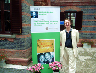 �  Stefan Schomann